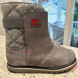 Sorel Faux Fur Lined Gray Boots